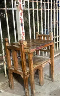 میز و صندلی چوبی دست ساز مناسب کافه و کیوسک