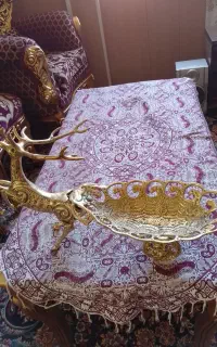 مجسمه برنجی دارای سینی میوه و دلفین
