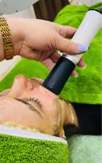 پاکسازی پوست پلاژن تراپی پاکسازی صورت در مطب