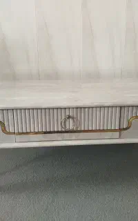 میز بزرگ جلو مبلی
