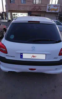 ماشین 206 مدل 1401 بی رنگ