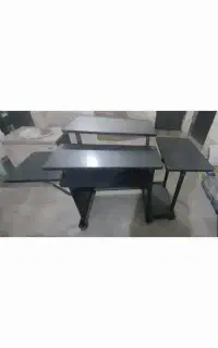 میز کامپیوتر مارک ساجیران
