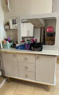اینه و کنسول میز تی وی