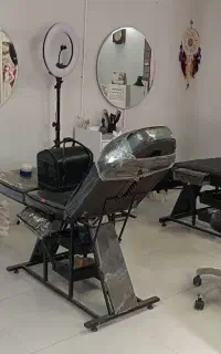 لوازم سالن ایینه تخت فشیال میزناخن سرشور تخت اصلاح