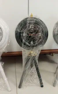 ساعت سه پایه رومیزی