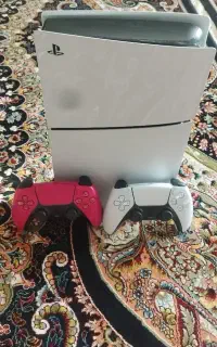 ps5 اسلیم دودسته دیسک خور هم هست