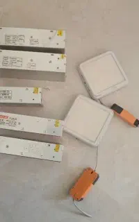 منبع تغذیه و چراغ LED