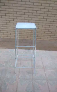 چهار پایه فلزی