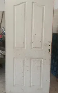 سه عدد درب چوبی