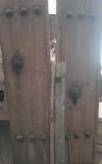 در قدیمی تمام چوب