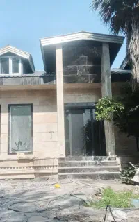 سلام نیاز مند کارگر ساده نما ساختمان