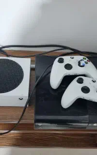 x box seri s 500  گیگ در حد صفر با دو دسته