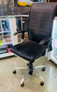 صندلی در حد نو