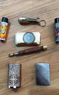فندک zippo و تعدادی فندک