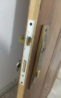 درب چوبی اتاق