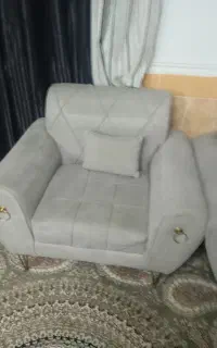 مبل سالم هستش فقط 3نفره دوتا پاش مشکل داره