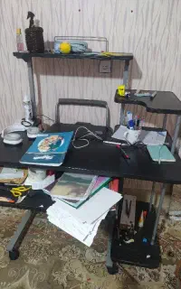 میز تحریروکامپیوتر