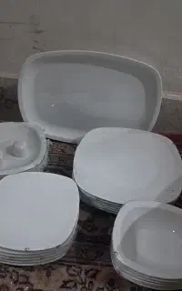 چینی ۱۸نفره زرین سفید۳جعبه ۶نفره جهیزیع بوده*پلمه*