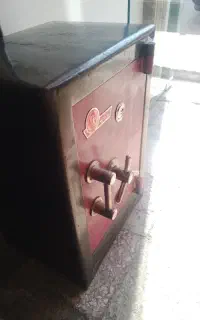 گاوصندوق پوشه خور