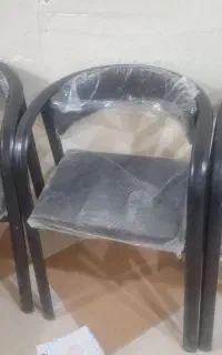 سه عدد صندلی