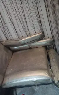 سشوارنو. صندلی تاشو. موی طبیعی