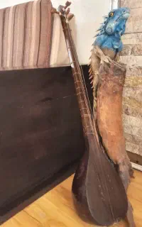 تنبور  . ساز سنتی