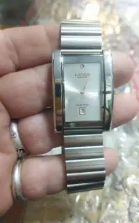 ساعت لاروس