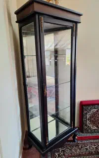 بوفه چوب و شیشه ای