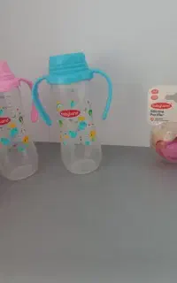 پستانک و شیشه شیر