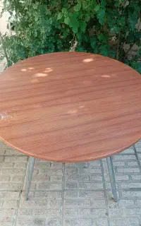 دو عددمیز غذا خوری بدون صندل سالم بدون ایراد