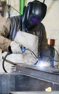 استخدام جوشکار درب و پنجره ساز