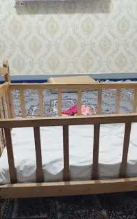 مبل 7نفره قهوه ای تیره وگهواره چوبی
