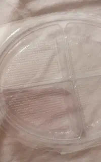 ظرف یک بار مصرف چهارخونه