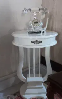 میز  تلفن و گرام