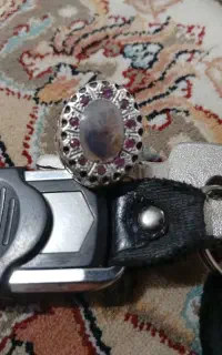 انگشتر روی سنگ شجر