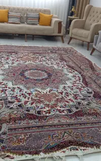 فرش ۱۲ متری تمیز و نو پولش در حد یه موکت