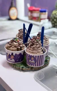 استخدام در کافه بستنی رولی