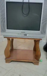 تلویزیون سامسونگ و یک دستگاه سی دی
