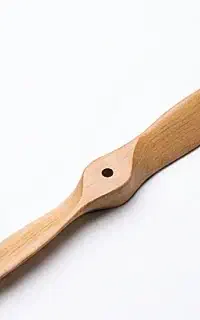 ملخ چوبی سوختی هواپیمای مدل ۱۷ در ۱۰