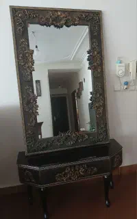 آیینه و کنسول