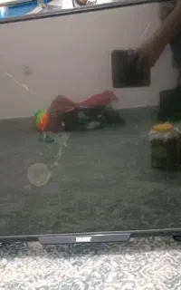 تلویزیون Blest 43 اینچ شکسته