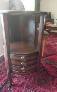 میز تلفن سالم  هست  درحدنو