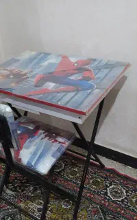 میز و صندلی و جای لوازم مدرسه برای کودک