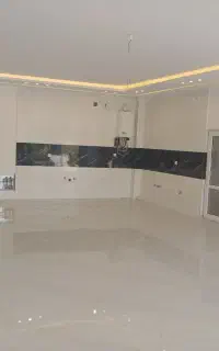 همکار خانم دفتر املاک