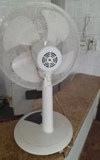 پنکه سفید رنگ