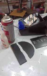 مونتاژ کار خانم برای ساخت باکس