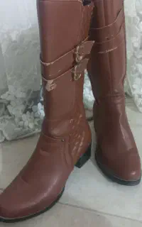 چکمه درحد نو رنگش هست قهوه ای