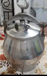 زود پز قدیمی ۱۰ لیتری  و پلوپز ۸ نفره