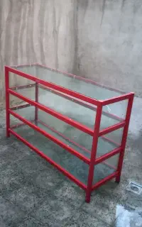 ویترین شیشه ای