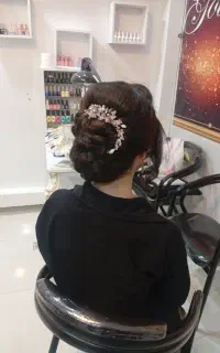 شنیون . میکاپ موخوره گیری  پاکسازی پوست  وکس صورت